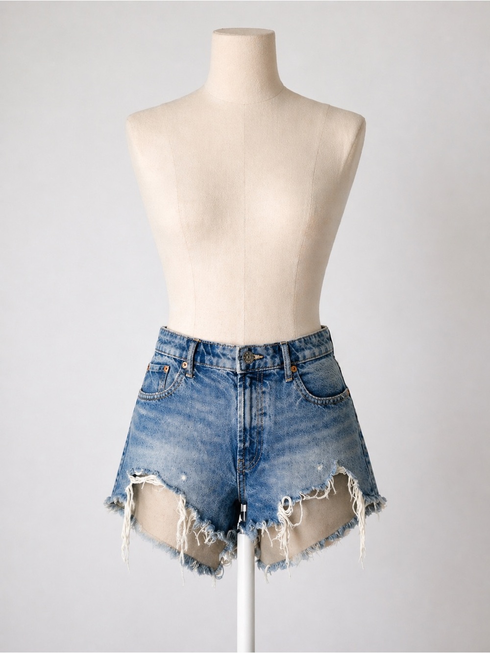 Zara High Rise Distressed Denim Shorts Women’s Size 8 Raw Hem Festival Summer